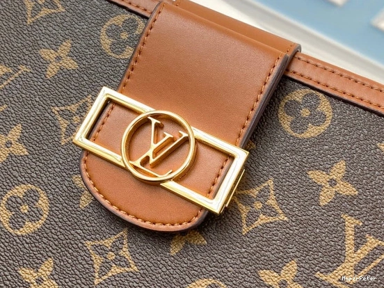 LOUIS CHANELUTCH VUITTON 0824